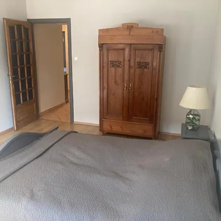 Modern 3 - 2 Bedrooms *